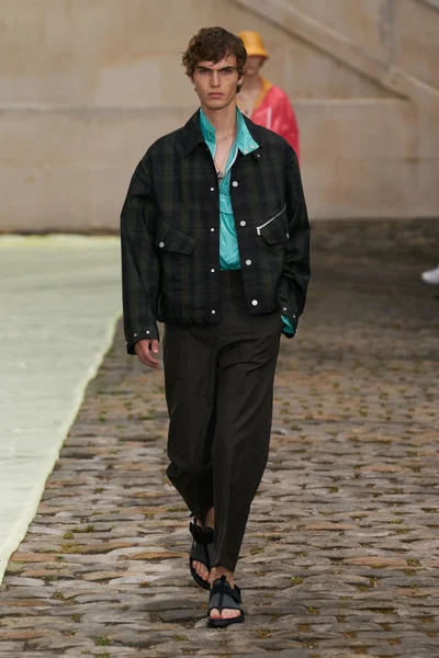 Look 28